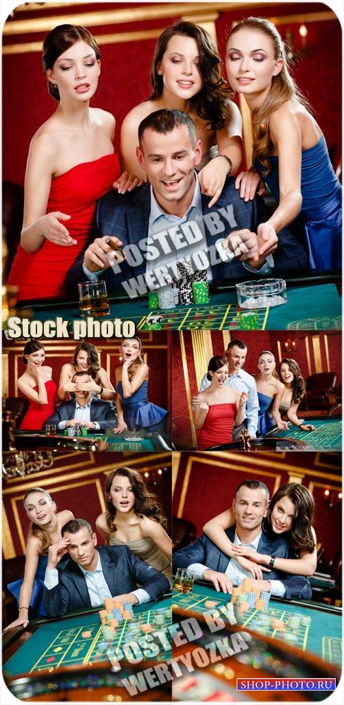 Мужчина с женщинами играют в казино / Man with the women playing at the casino - stock photos