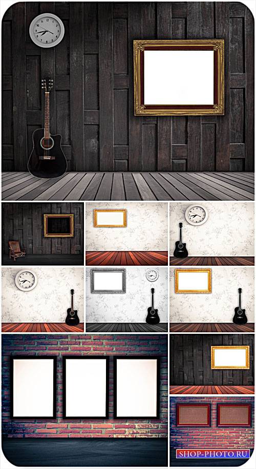 Интерьер, деревяные полы, гитара, картины на стенах - сток фото