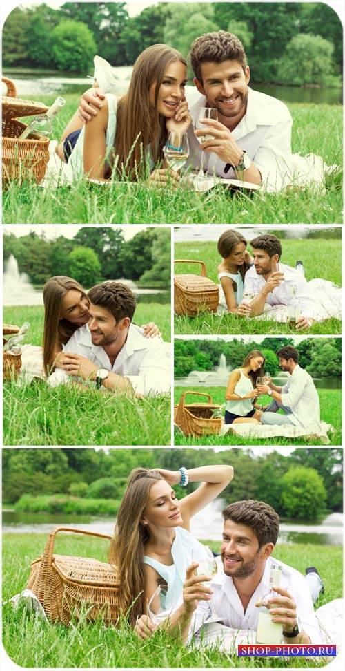 Красивая пара, пикник на природе / Beautiful couple having a picnic - Stock photo